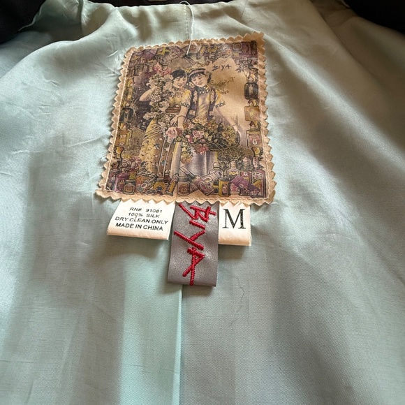 Embroidered coat - Picture 3 of 4